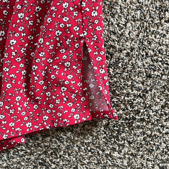 Red and white flower mini skirt - Picture 4 of 5